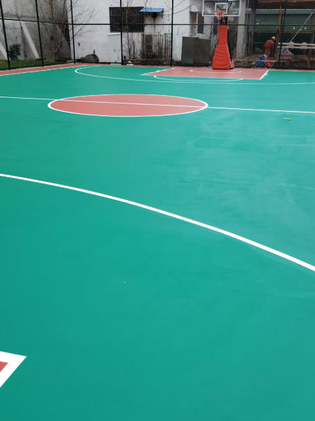 武强 球场长期使用易出现地面开裂